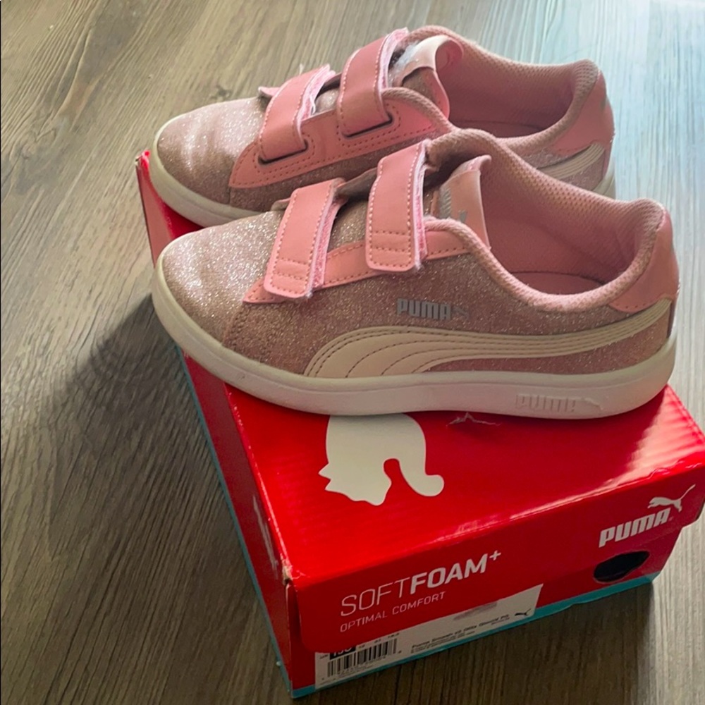 Girls puma sneakers
